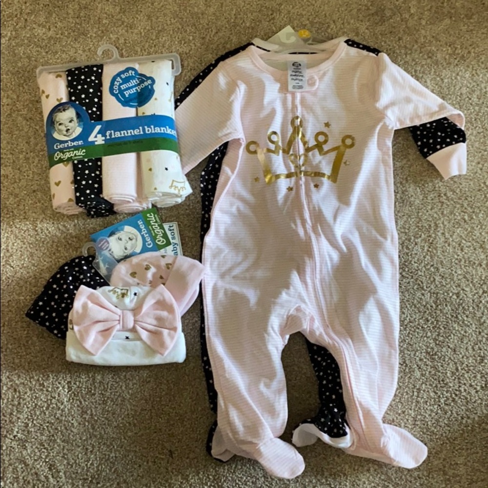 Baby Outfits & Blankets